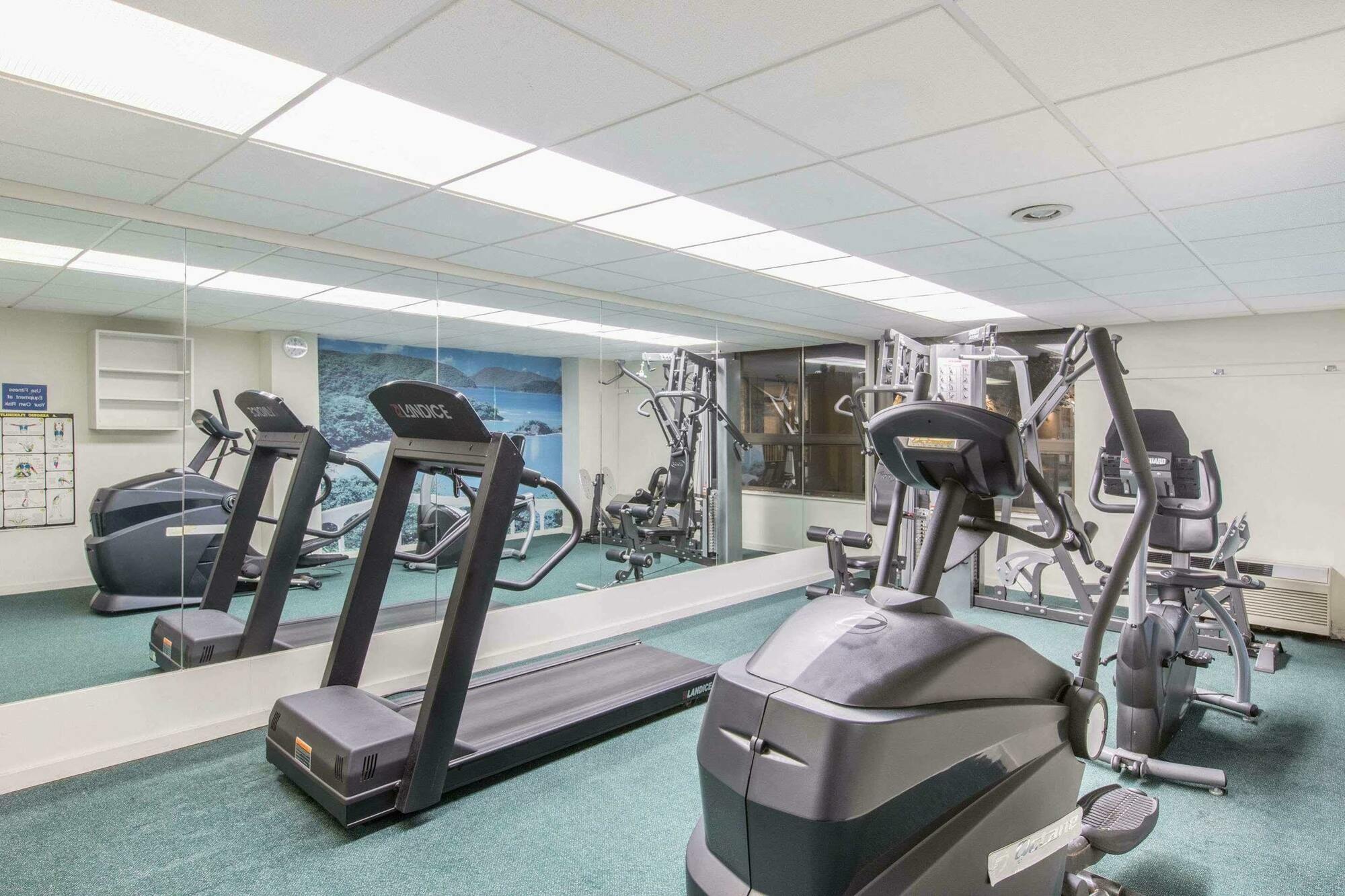 Howard Johnson By Wyndham Bartonsville/Poconos Area エクステリア 写真