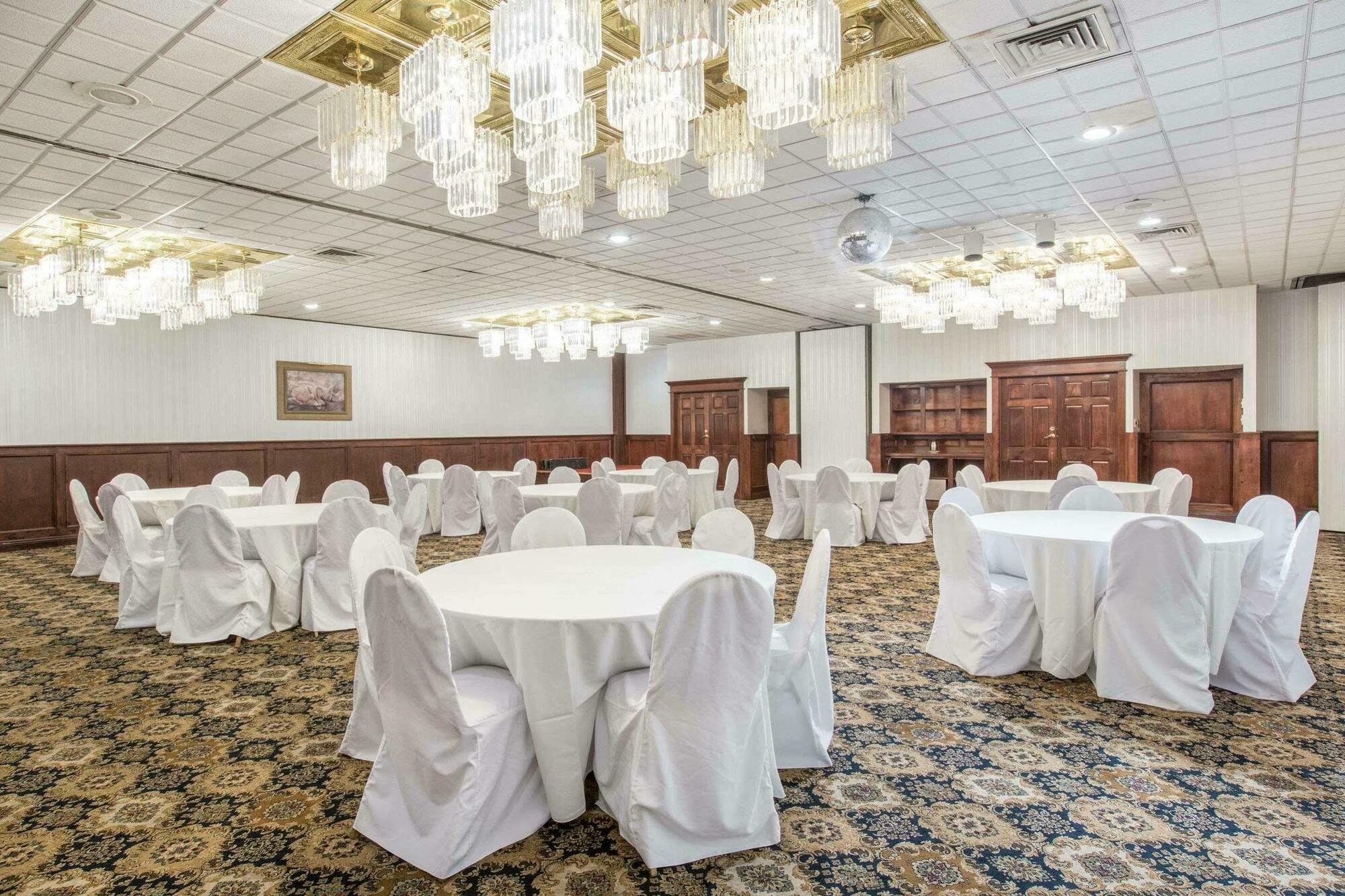 Howard Johnson By Wyndham Bartonsville/Poconos Area エクステリア 写真