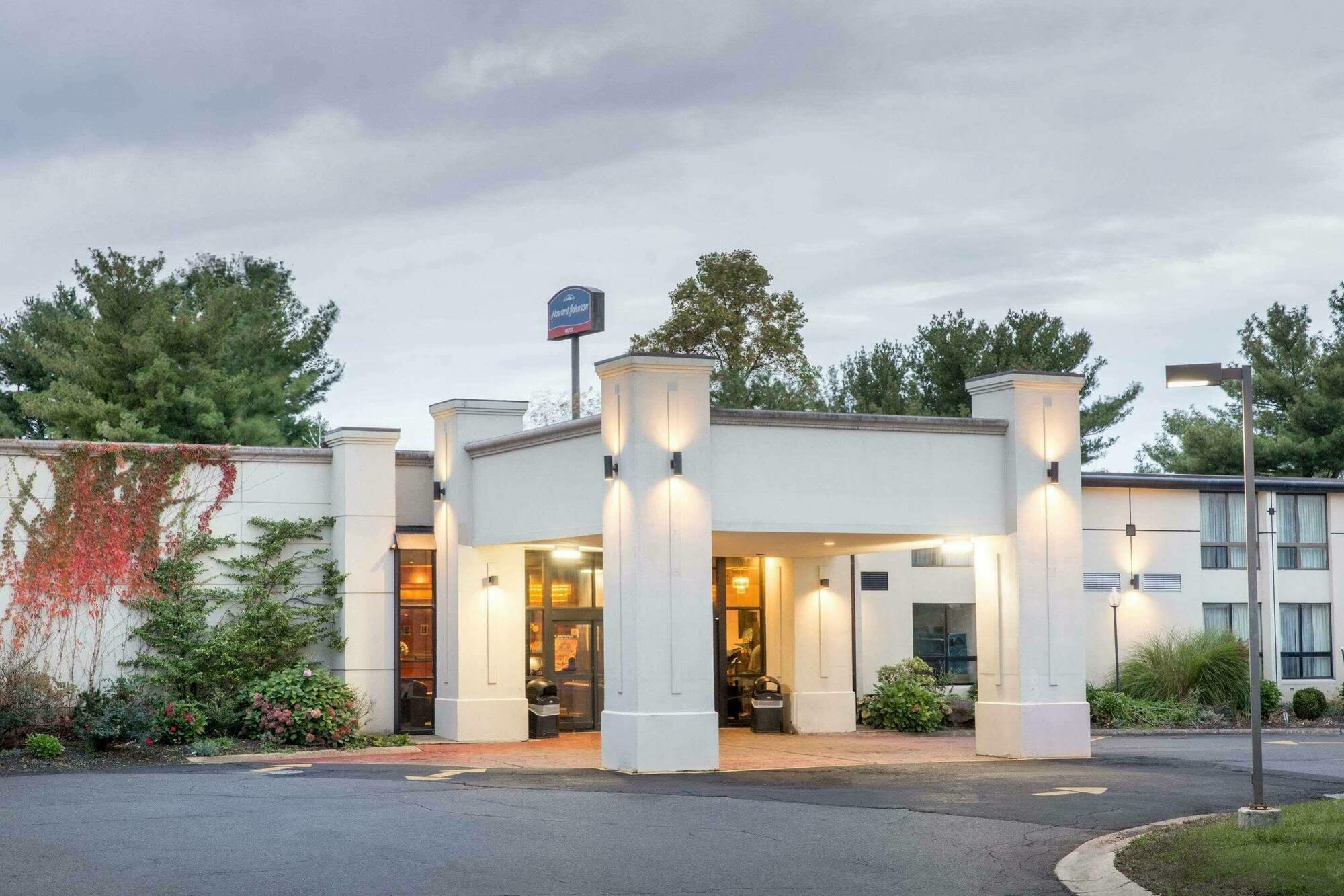 Howard Johnson By Wyndham Bartonsville/Poconos Area エクステリア 写真